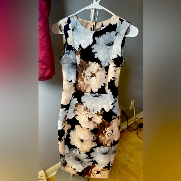 COPY - Calvin Klein floral dress - Picture 1 of 4